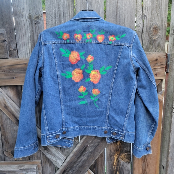 Vintage Youth Levi's jacket with flowers on the back , made in Canada s… - Picture 6 of 7